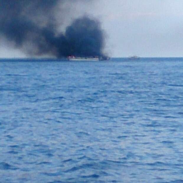 На озере Байкал горит теплоход "Баргузин"