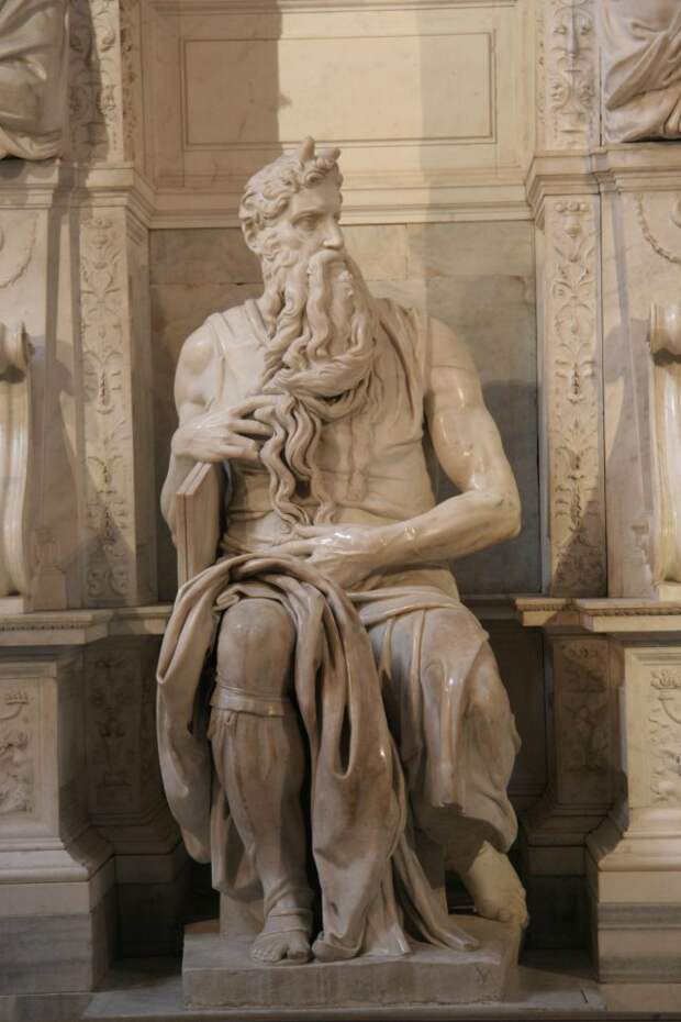 Moses San Pietro in Vincoli Топ 7.  Самые невероятные ошибки в известных произведениях искусства, которые Вы просто не могли не заметить