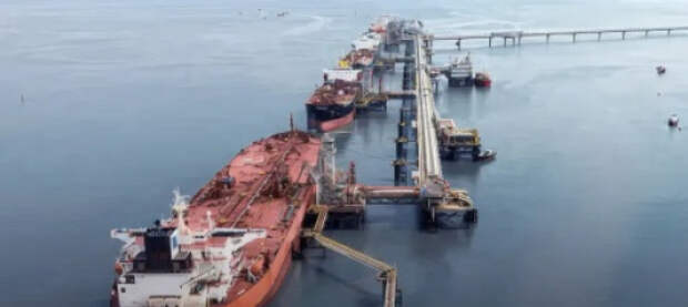 Индия не планирует сокращать закупки топлива из России — Bloomberg