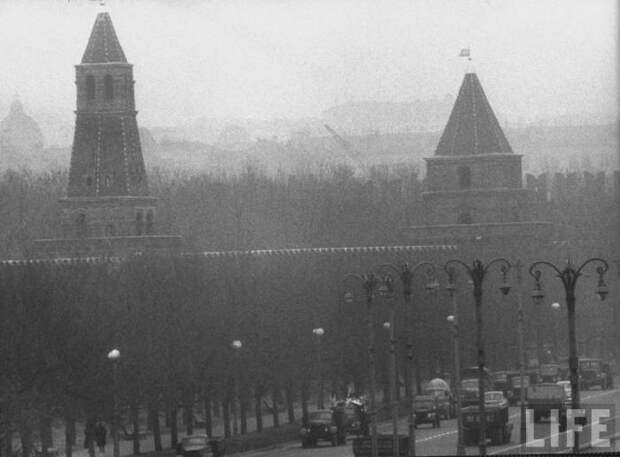 Вид на Кремль в пасмурный день. СССР, Москва, 1961 год.