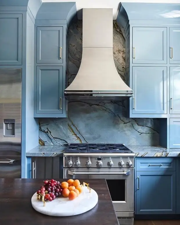 8 примеров того, что синий — отличный цвет для кухни