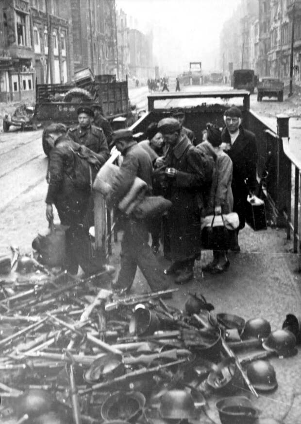 Падение Берлина на фотографиях весны 1945 года (16)