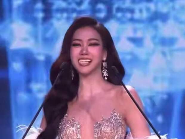 У участницы «Мисс Таиланд» прямо на сцене выпала вставная челюсть — видео