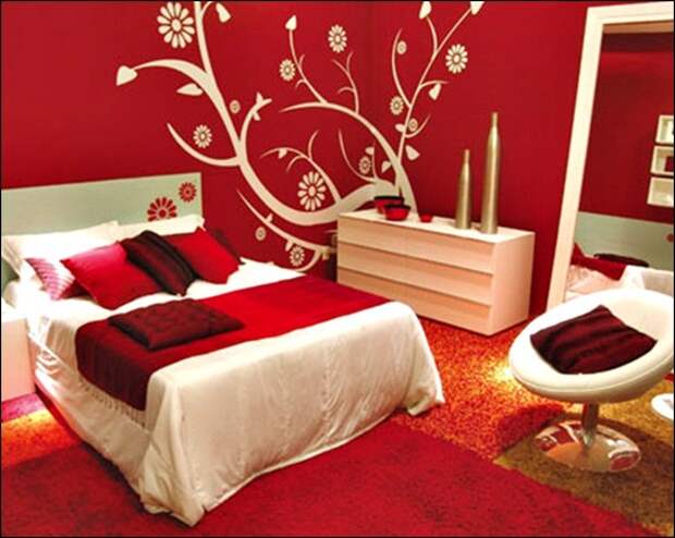 red-flower-design-Exotic-Bedroom-With-Energetic-Themes