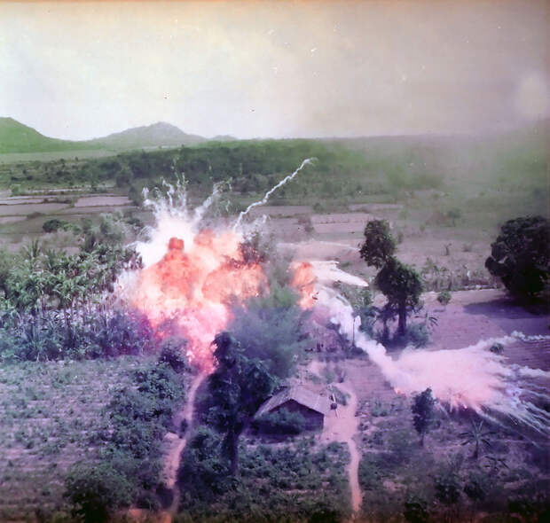 1965_Napalm_Vietnam.jpg