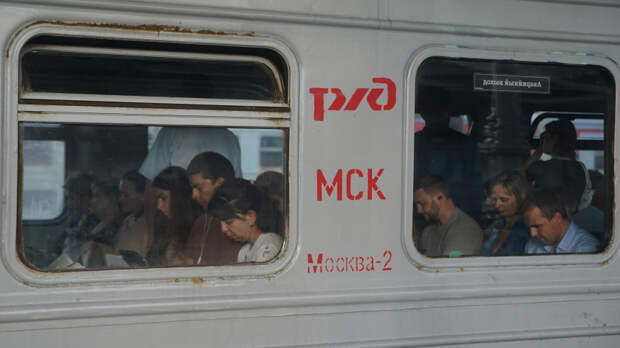 Пекло на рельсах: пассажиры жалуются на невыносимую жару в поездах