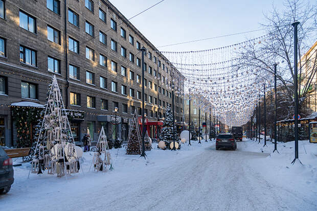 По улице Ленина в Новосибирске 11 февраля снова помчались автомобили