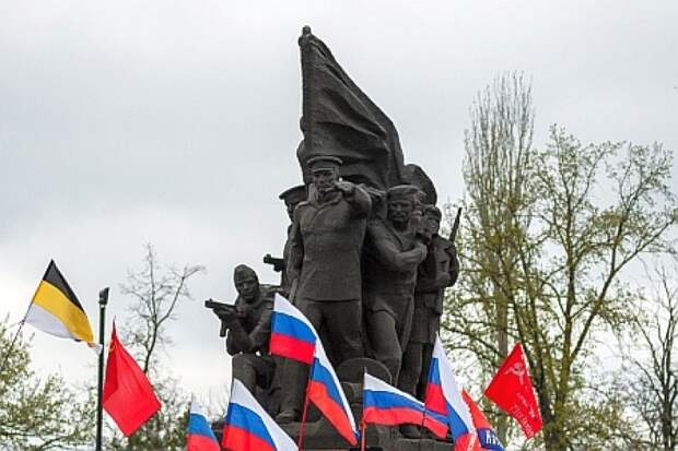 Уроки Истории: Освободителям Николаева от фашистов и их пособников посвящается