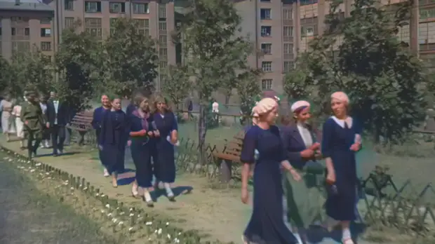 RT с помощью нейросетей отреставрировал кадры мирной жизни Москвы 1941 года и военную хронику