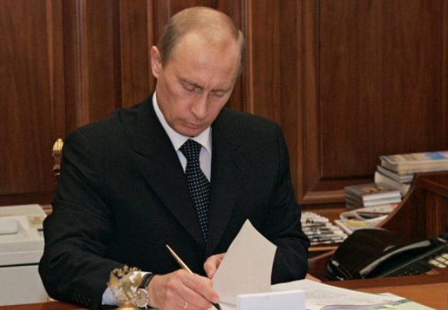 Путин ввел специальные меры для защиты ТЭК РФ