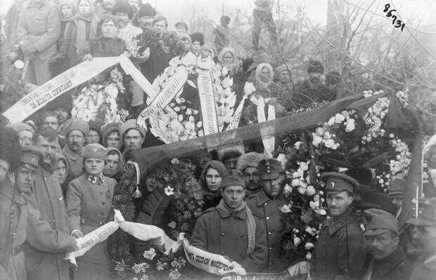 Международный полк казанских большевиков на большевистских похоронах