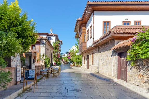 Снова и снова наступают на одни и те же грабли: туристы в Турции теряют деньги и нервы