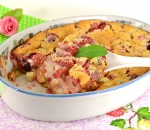 Клафути с черешней и клубникой
