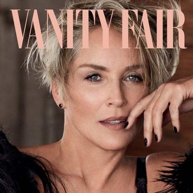 59-летняя Шерон Стоун для мартовской обложки итальянской версии журнала "Vanity Fair" 59-летняя Шерон Стоун для мартовской обложки итальянской версии журнала "Vanity Fair"
