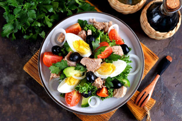 Салат с тунцом и клубникой. \ Фото: google.com. Салат с тунцом и клубникой. \ Фото: google.com.