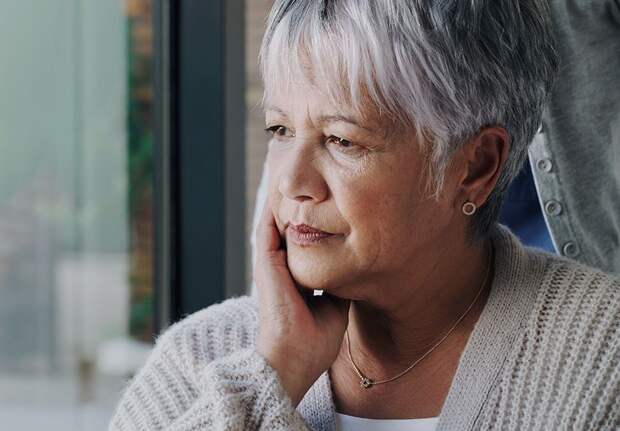 На седьмом месяце беременности Людмила сидела со свекровью за одним столом, и та ничего не заметила. А теперь в обиде: «Вы мне не сказали про ребенка!»