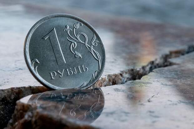 Экономист Брагин: ослабление рубля означает возгонку инфляции