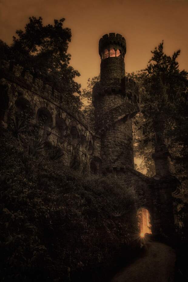 Ночной вид на башню Кинта Да Регалейра, Сказочно, дворец, история, факты