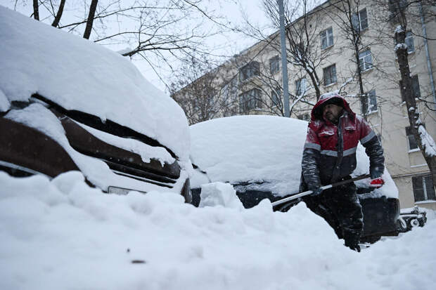 Депутат Цивилев предложил изменить подход к штрафам за парковку газонах зимой