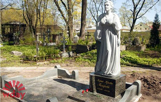 Памятник Жанны Фриске фото