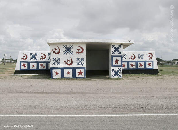 Канадский фотограф проехал 30 000 км, снимая советские автобусные остановки