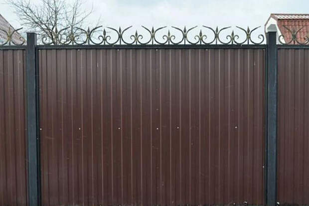 Профнастил, несмотря на то, что сегодня имеется много различных материалов для изготовления заборов, по-прежнему остается самым востребованным.-12