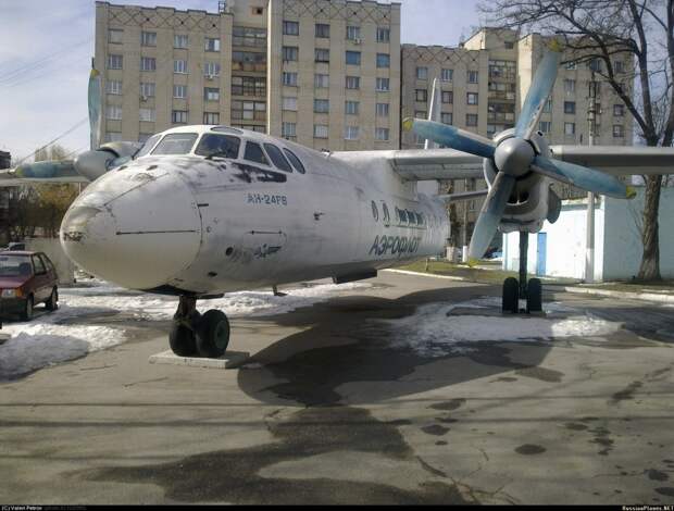 Антонов Ан-24РВ. Кировоград, Украина. Антонов Ан-24РВ. Кировоград, Украина. вертолёты, памятники, самолёты, техника