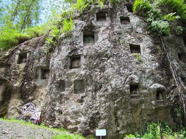 tana-toraja-burials-10[2]