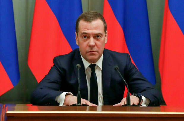 Медведев допустил расширение санитарной зоны до Польши