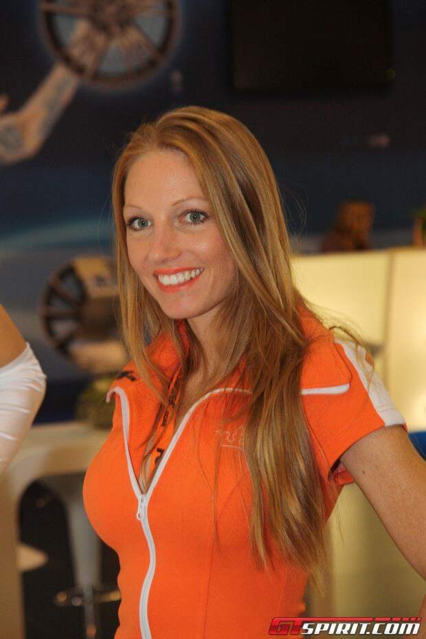 Девушки с автосалона Essen Motor Show (72 фото)