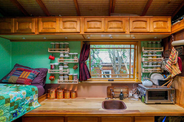 These-People-Live-In-Houses-Smaller-Than-Your-Bedroom22__880