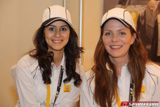 Девушки с автосалона Essen Motor Show (72 фото)
