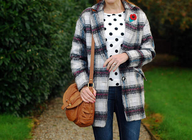 Checked coat with polka dots and denim - over 40 style