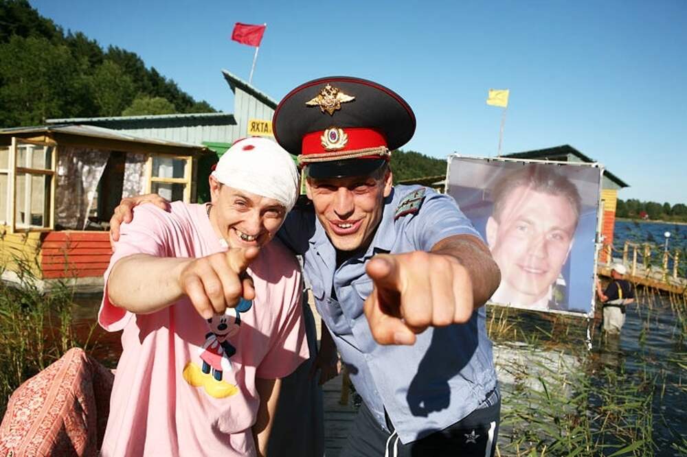 Дмитрий дюжев каникулы строгого режима. Озеро гороховое съемки каникулы строгого режима. Кирилл плетнев каникулы строгого. Каникулы строгого режима кадры про велосипед. Станислав лесной каникулы строгого режима.