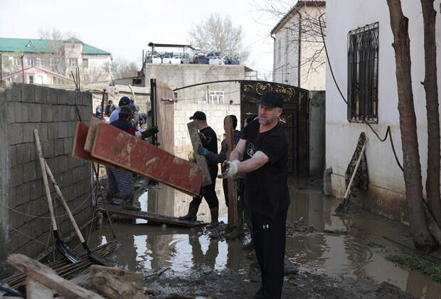 Названы вероятные причины прорыва дамбы в Дагестане