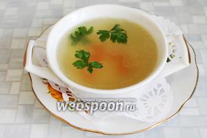Сервировать порционно с мелкими пирожками, сырными гренками или чесночными сухариками, украсив листочками петрушки.