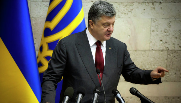 П.Порошенко выступил перед офицерами на учебно-методических сборах в военном институте КНУ им. Шевченко. Архивное фото
