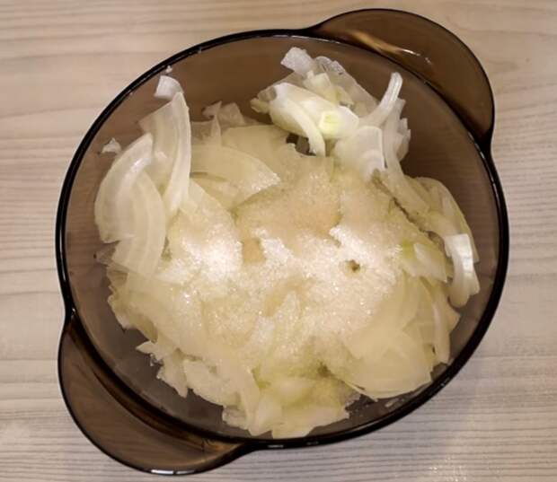 салат из баклажанов с луком и майонезом