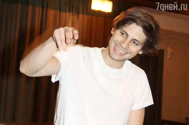 Александр Молочников: неудачные фильмы, театральный успех и роман с Екатериной Варнавой