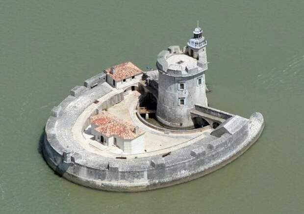 10 самых впечатляющих морских фортов (20 фото)