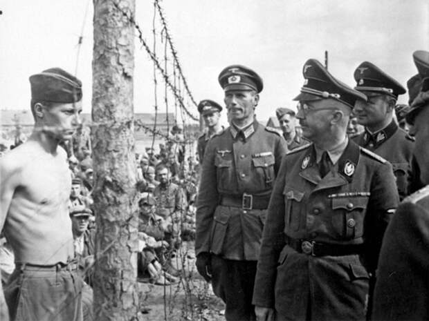 Генрих Гиммлер инспектирует лагерь для советских военнопленных