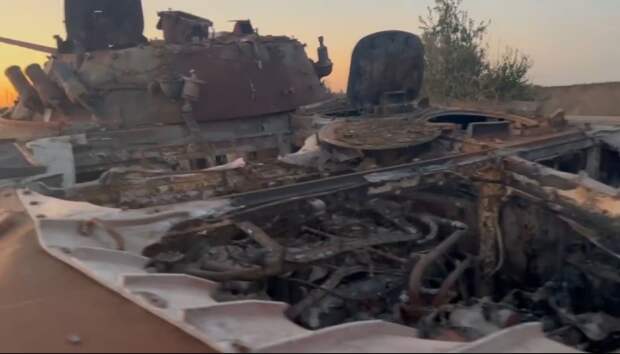 МК: Полковник Литовкин прокомментировал видео с «кладбищем бронемашин» ВСУ