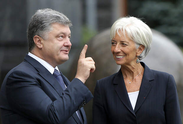 МВФ может изменить своим правилам ради Украины. На фото: Петр Порошенко и глава фонда Кристин Лагард