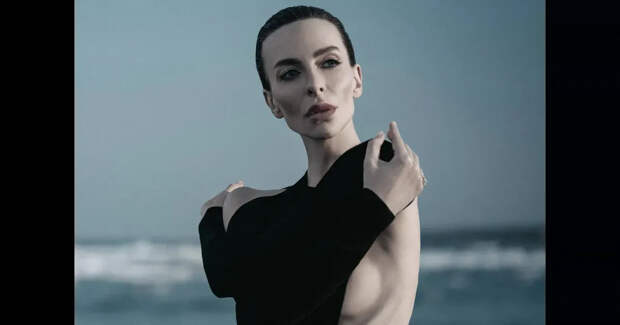 Екатерина Варнава снялась в платье с экстремальным вырезом на фоне подозрений в анорексии