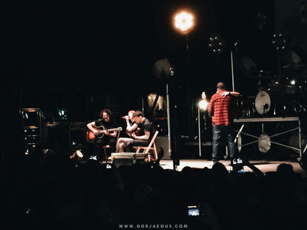 Paramore-Writing-The-Future-San-Diego-2015-10.jpg
