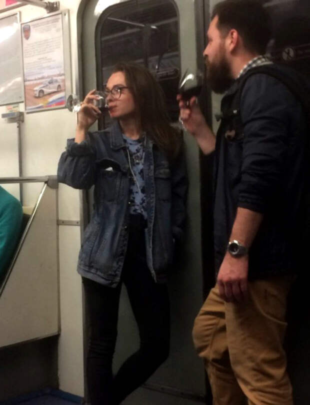 Аристократы в метро. | Фото: Spoki.