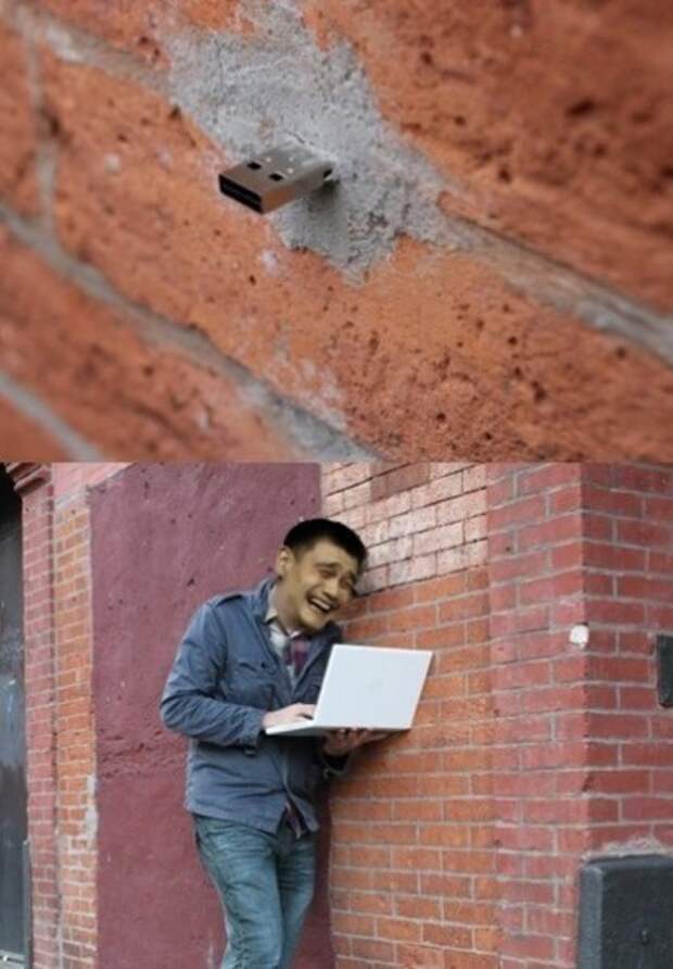 Застрявший в стене парень. Памятник женщина застряла в стене. Застрявший в стене парень. Балди застрял в стене. Памятник женщина застряла в стене.