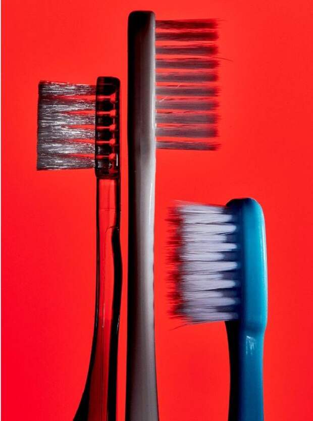 Почти каждая зубная щетка, изготовленная с 1930-х годов, все еще где-то в мире живет как кусок мусора. Как так произошло и можем ли мы что-то изменить