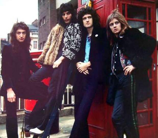 Queen - 1970 Queen - John Deacon, Freddie Mercury, Brian May and Roger Taylor