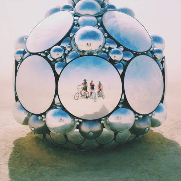 Инсталляция «Соединение глаз» Burning Man 2015